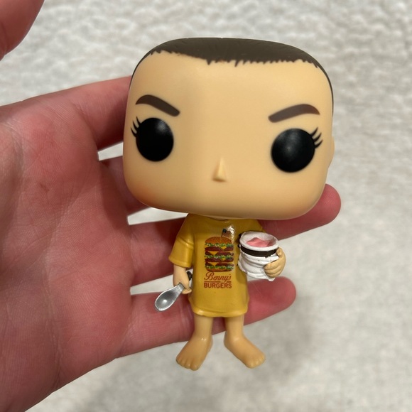 Funko POP! #718 Stranger Things Eleven in Burger Shirt with Ice Cream - Picture 6 of 9